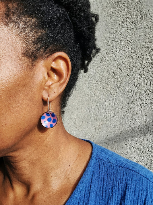 Debbie emaljörhängen rosa med prickar