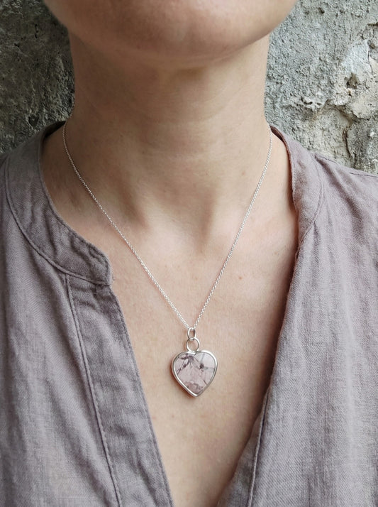 Debbie hjärthalsband "loved" rosa