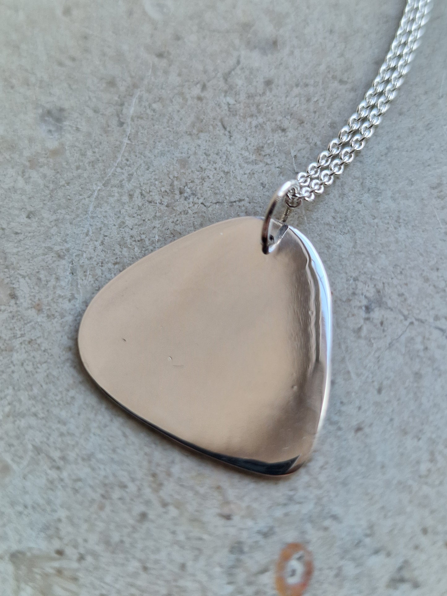 Plektrumhalsband i silver