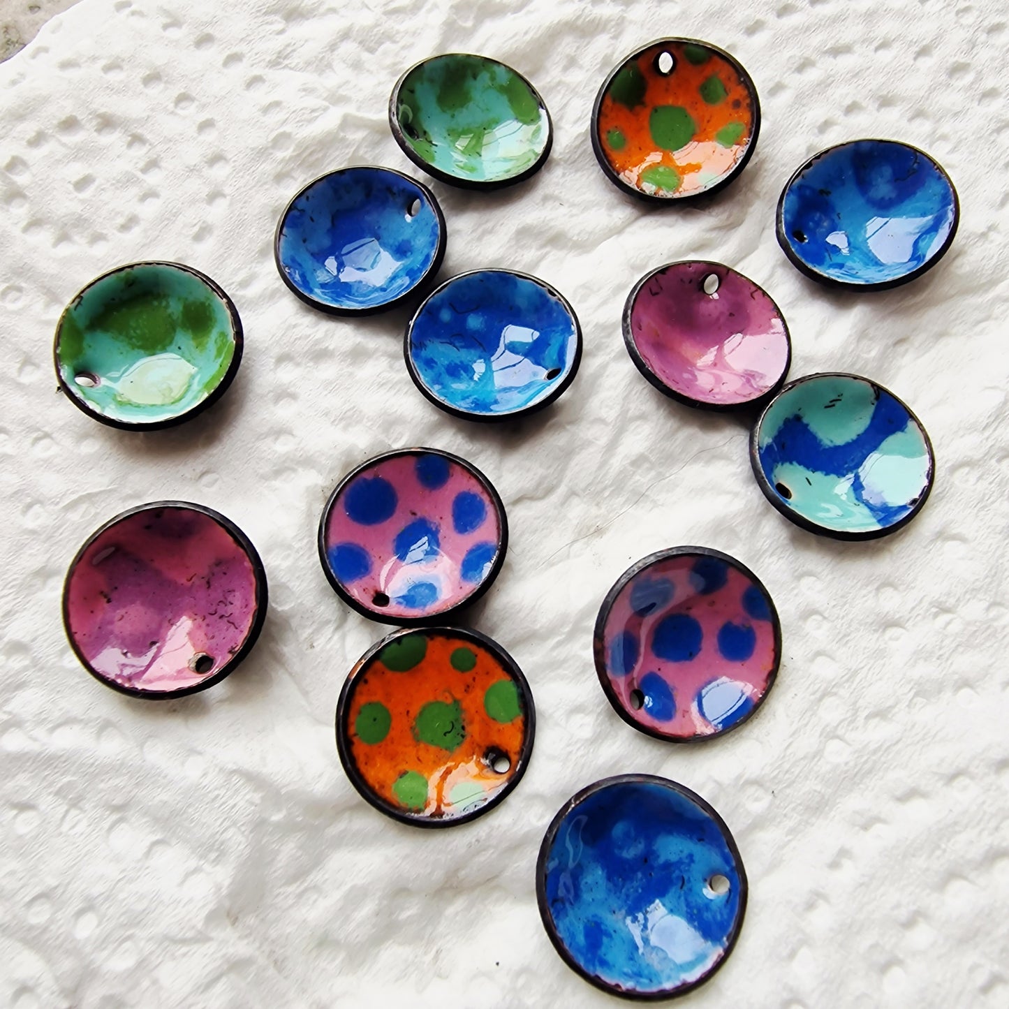 Debbie emaljörhängen blå