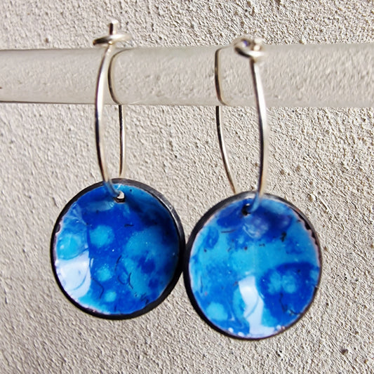 Debbie emaljörhängen blå