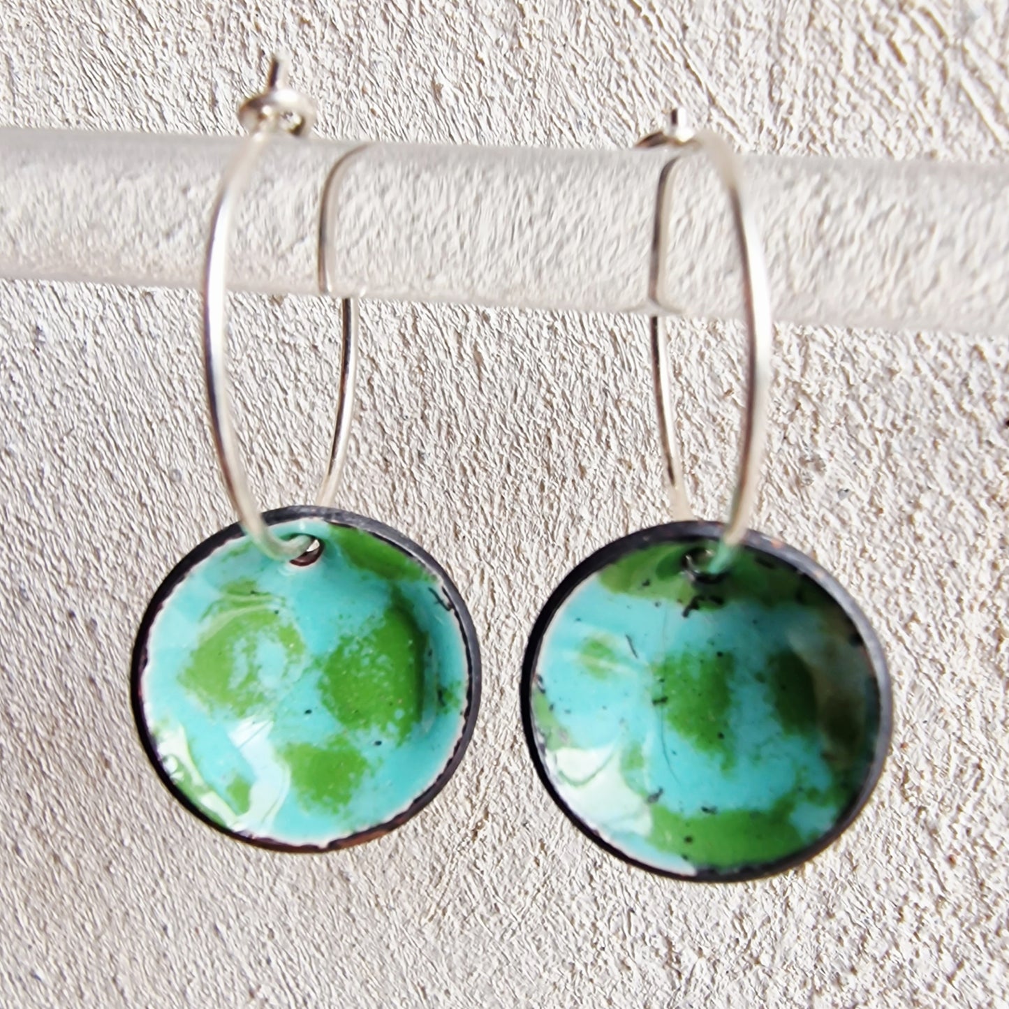 Debbie emaljörhängen gröna