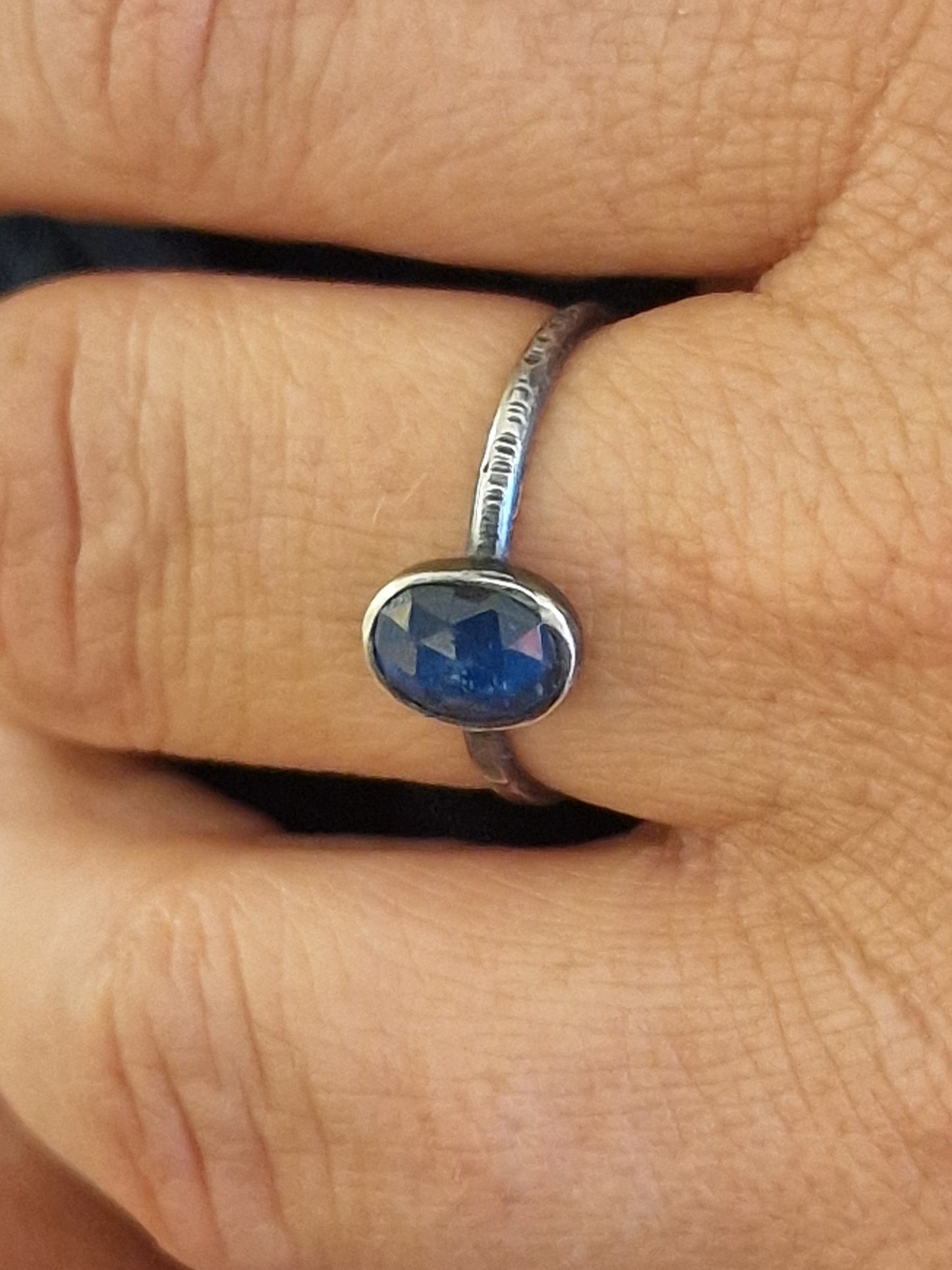 Unik ring med kyanit