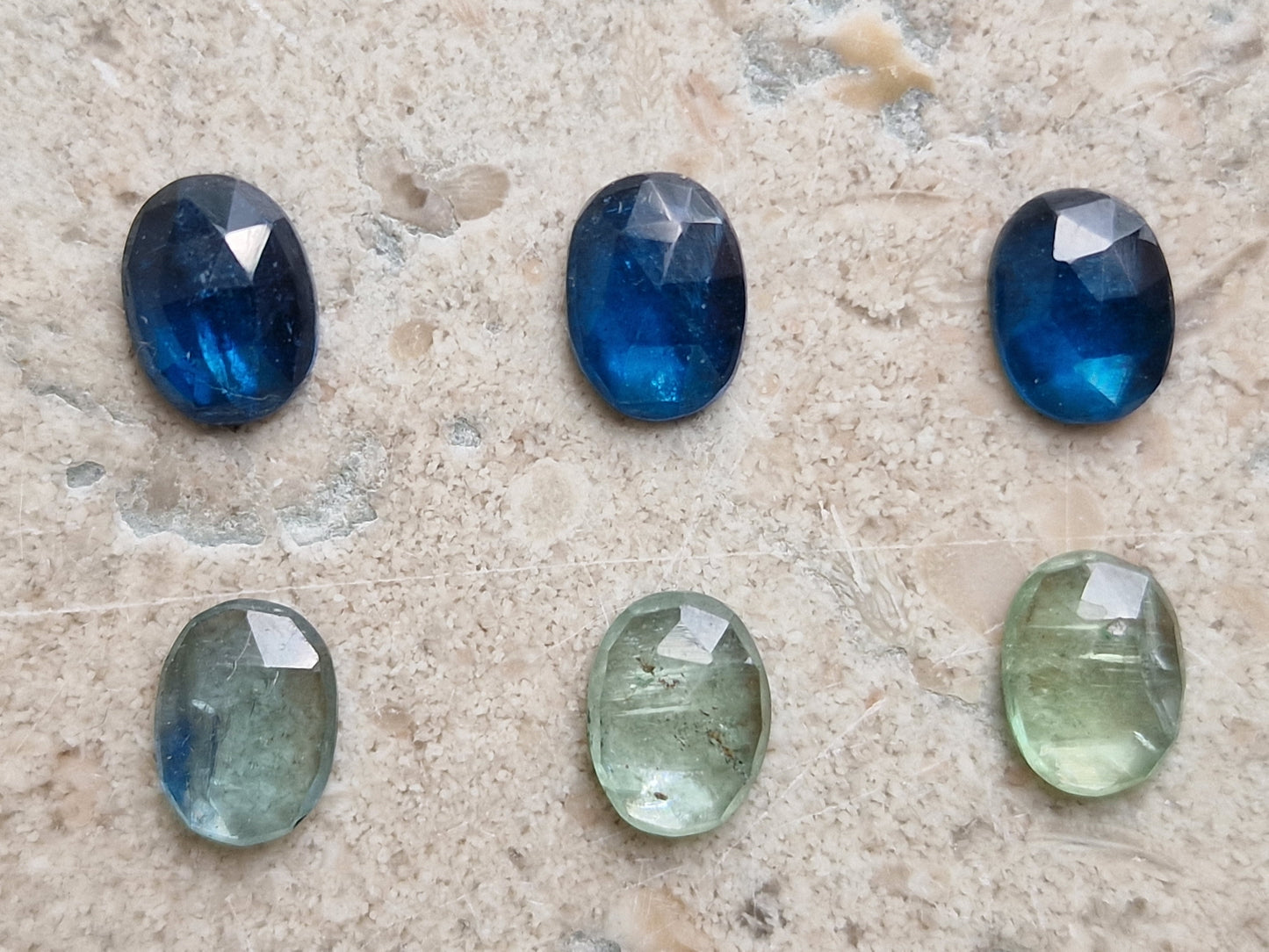 Unik ring med kyanit