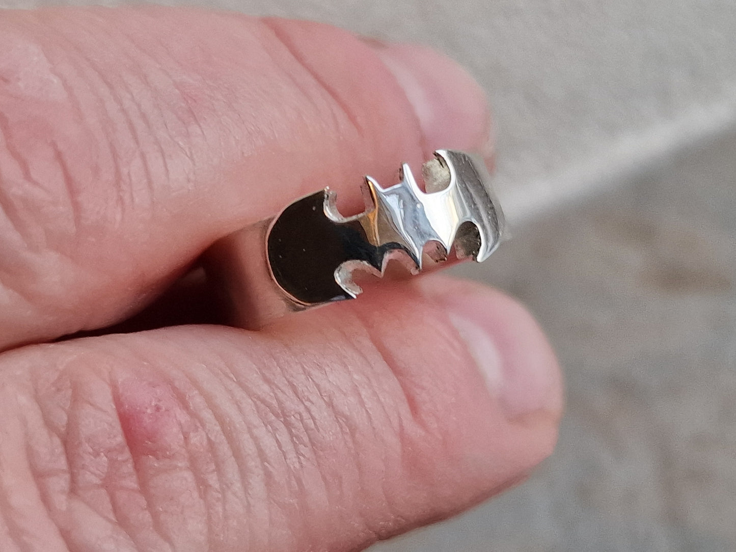 Handgjord batman-ring av sterling silver