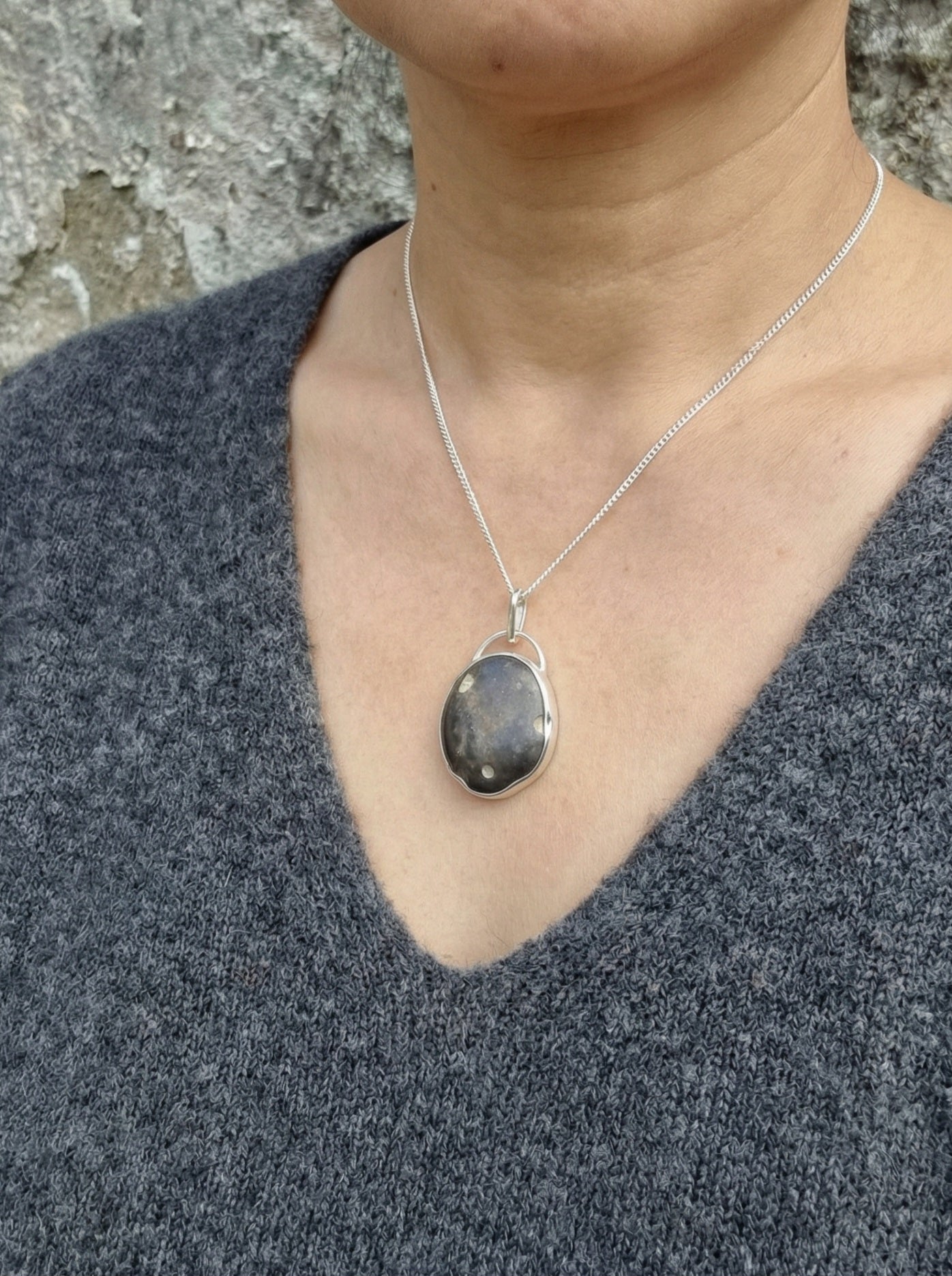 Josefin beach stone necklace with polished gray-beige beach stone