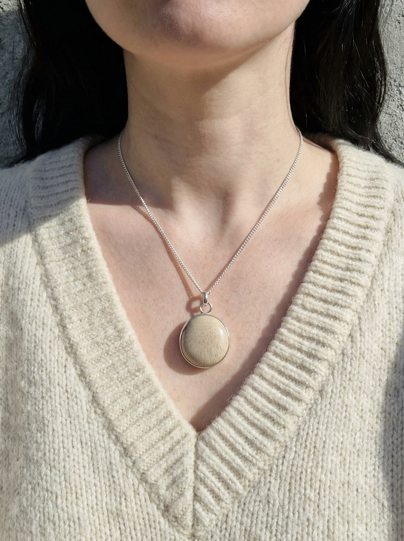 Josefin beach stone necklace with cut white coral stone