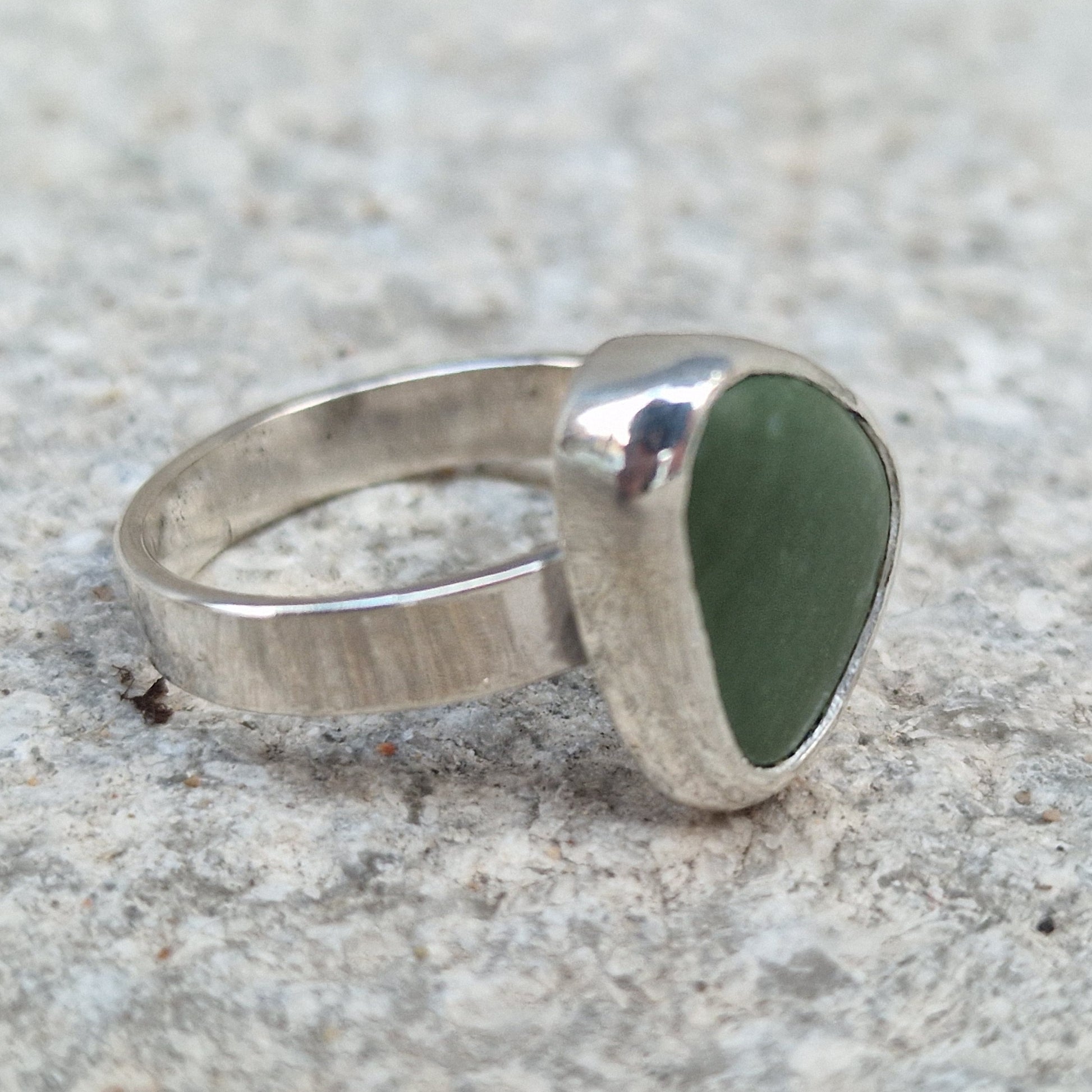 Josefin ring i sterling silver - sidovy med strandsten - Vatlings smycken