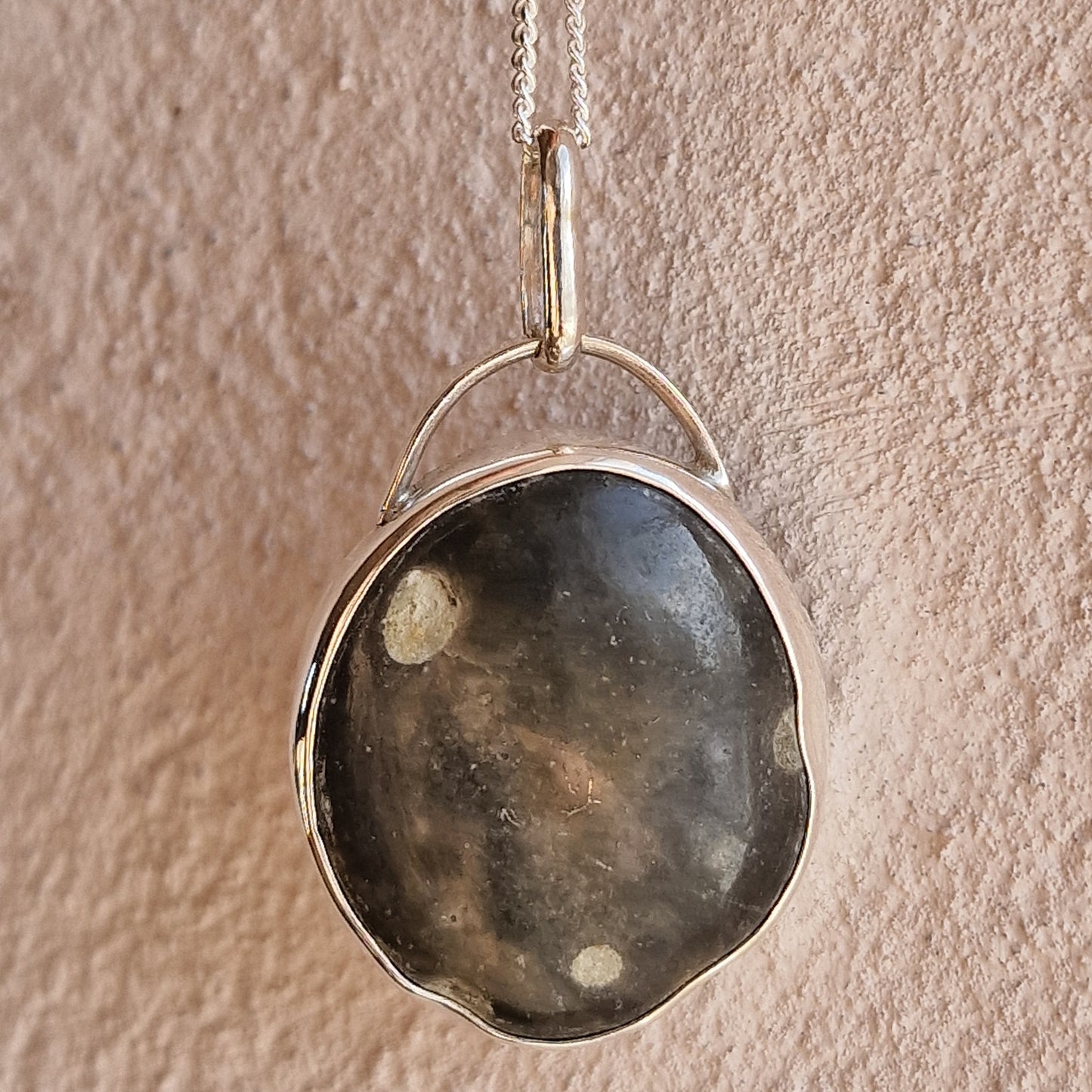 Josefin beach stone necklace with polished gray-beige beach stone