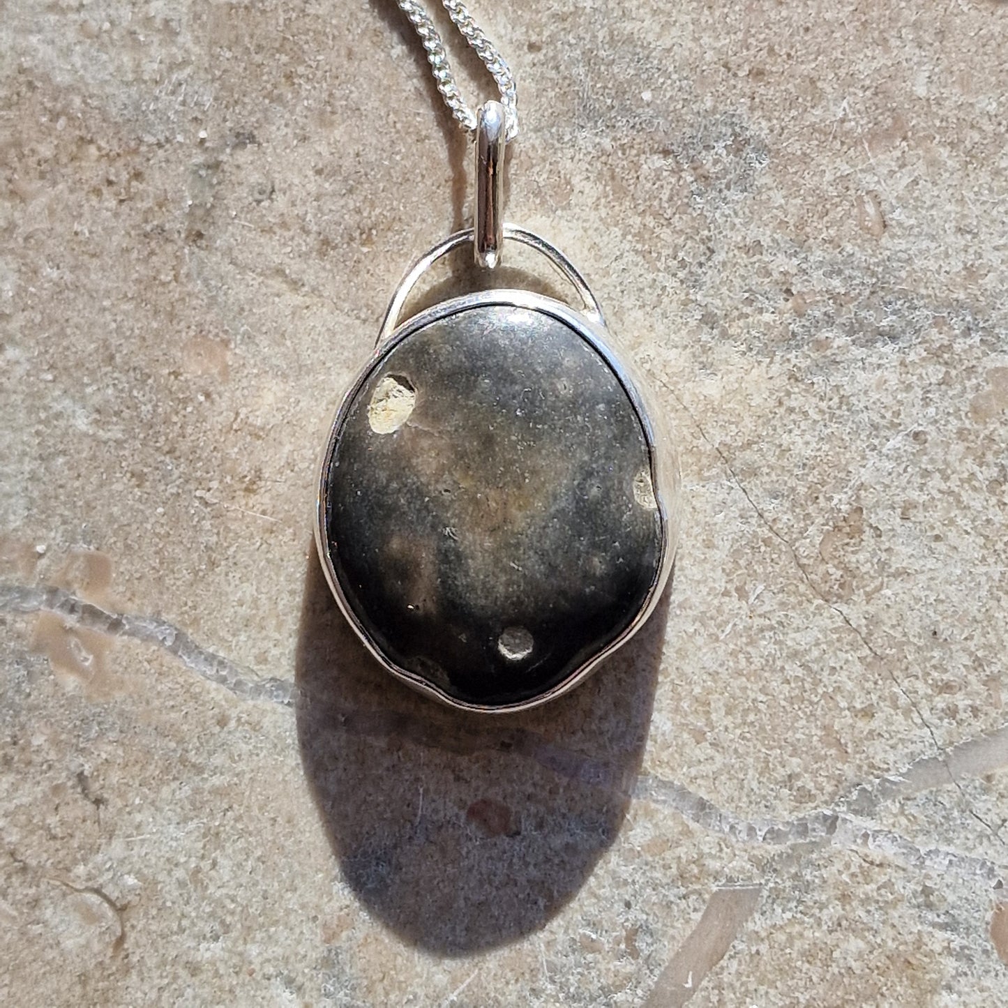 Josefin beach stone necklace with polished gray-beige beach stone