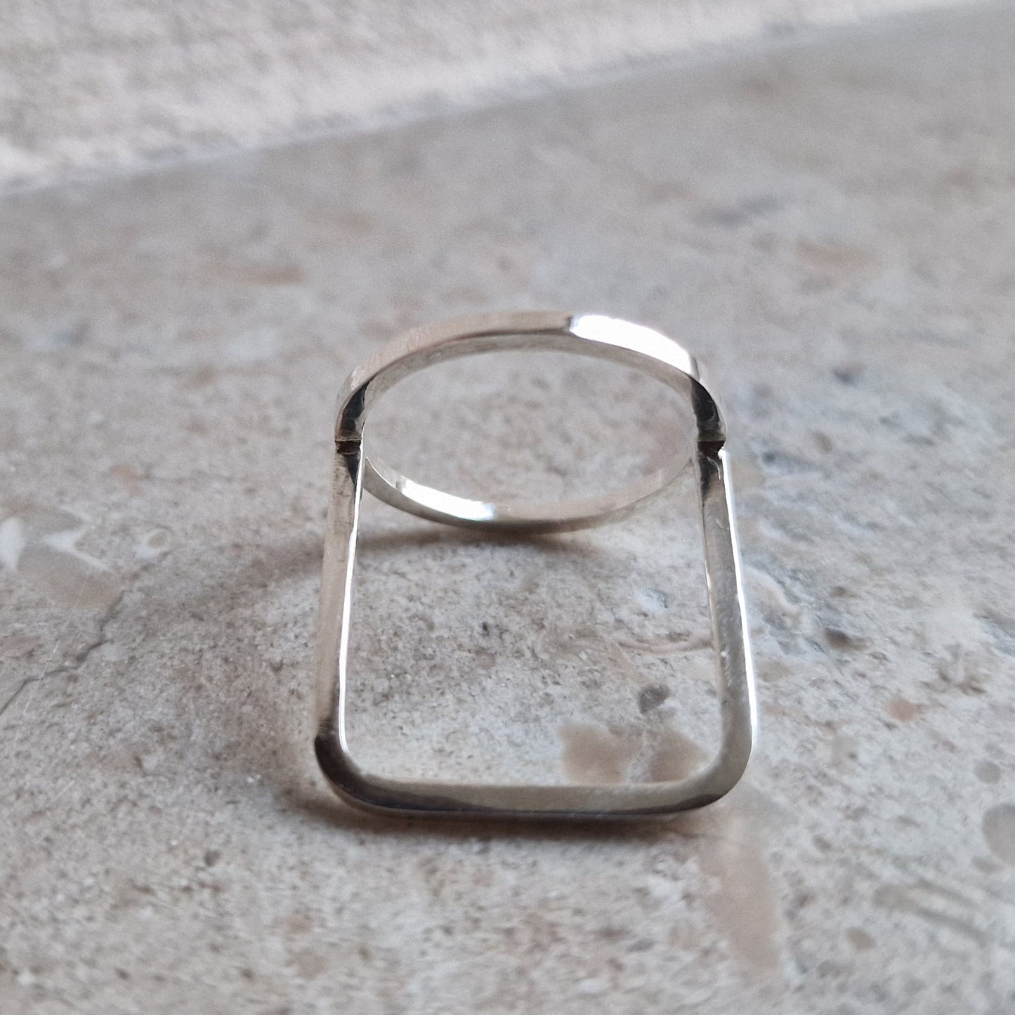 Amy ring rund fyrkant