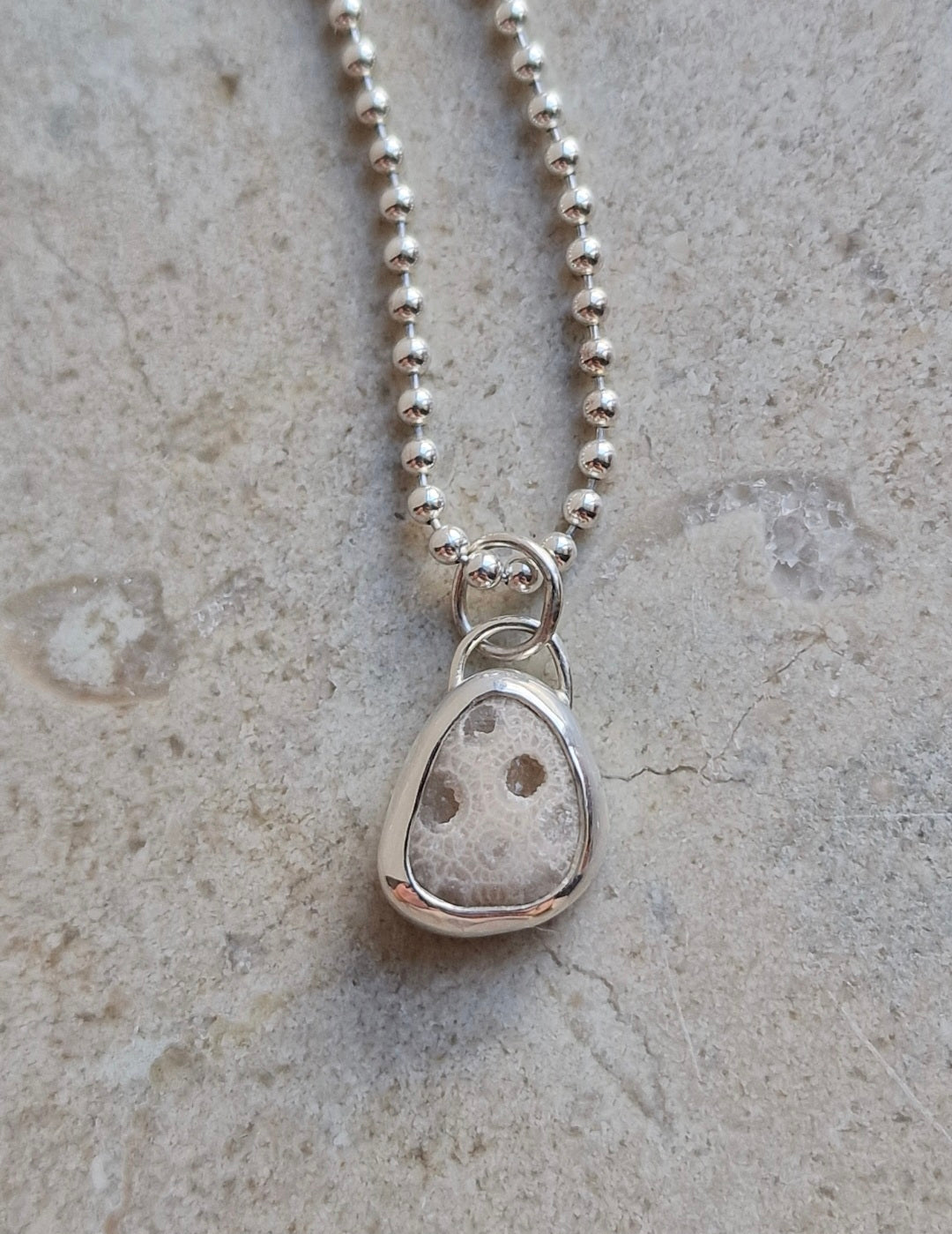 Josefin strandstenshalsband