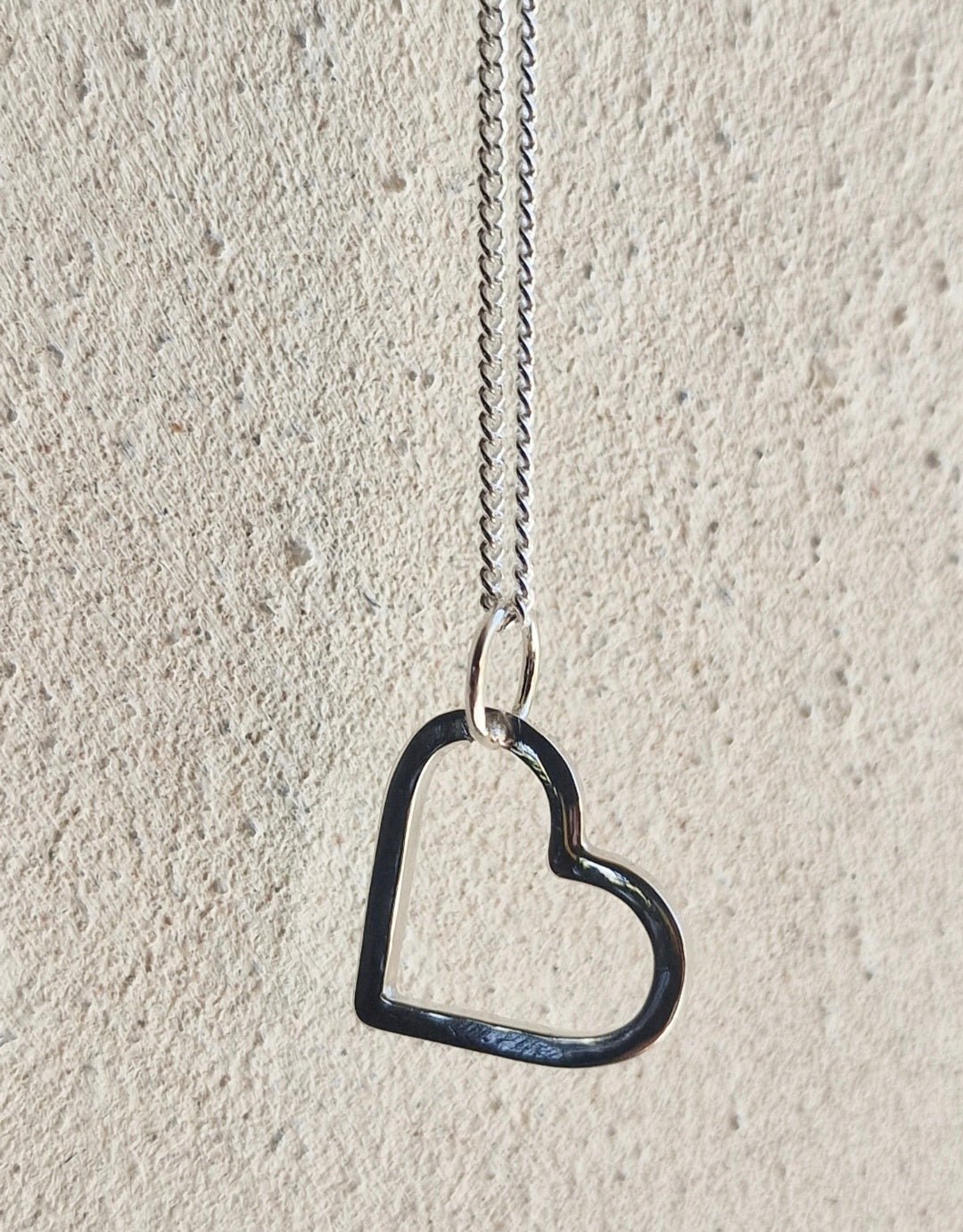 Amy hjärthalsband handgjord av silver, levereras inklusive kedja - Vatlings smycken