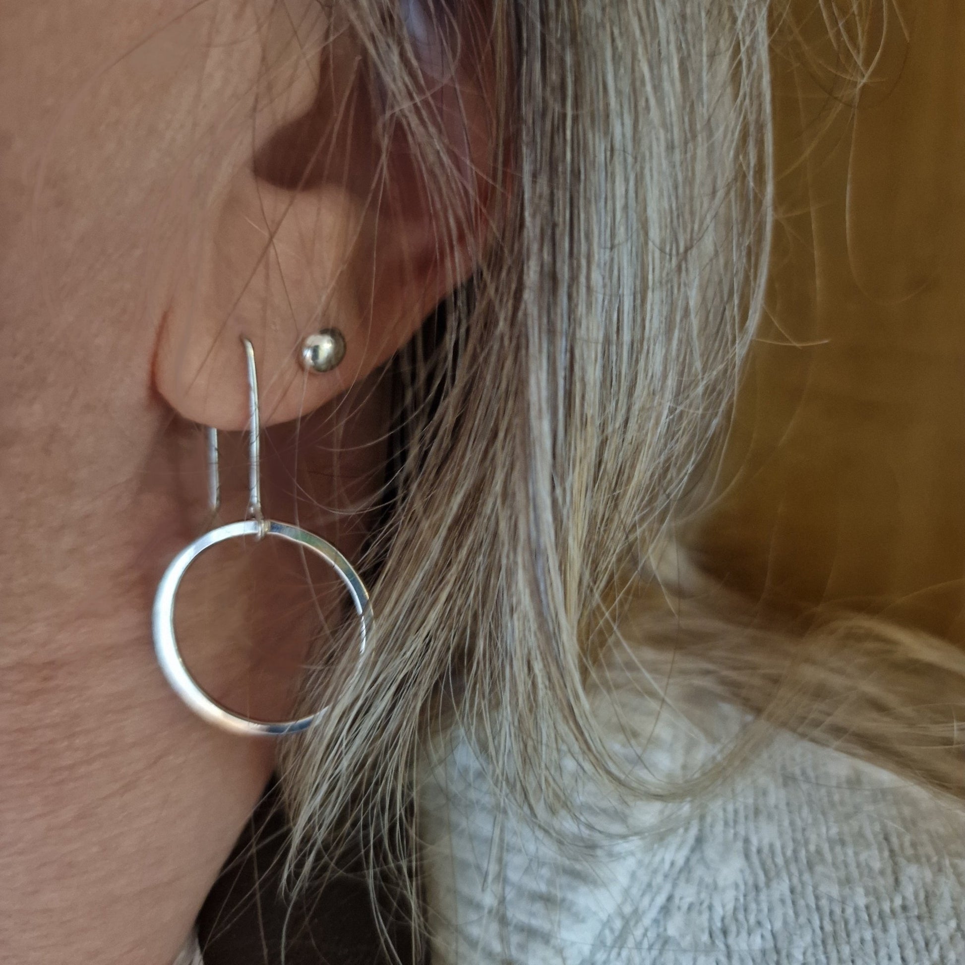 Debbie studs, handgjorda silverörhängen är så sköna att ha på sig att de kan sitta i dygnet runt - Vatlings smycken