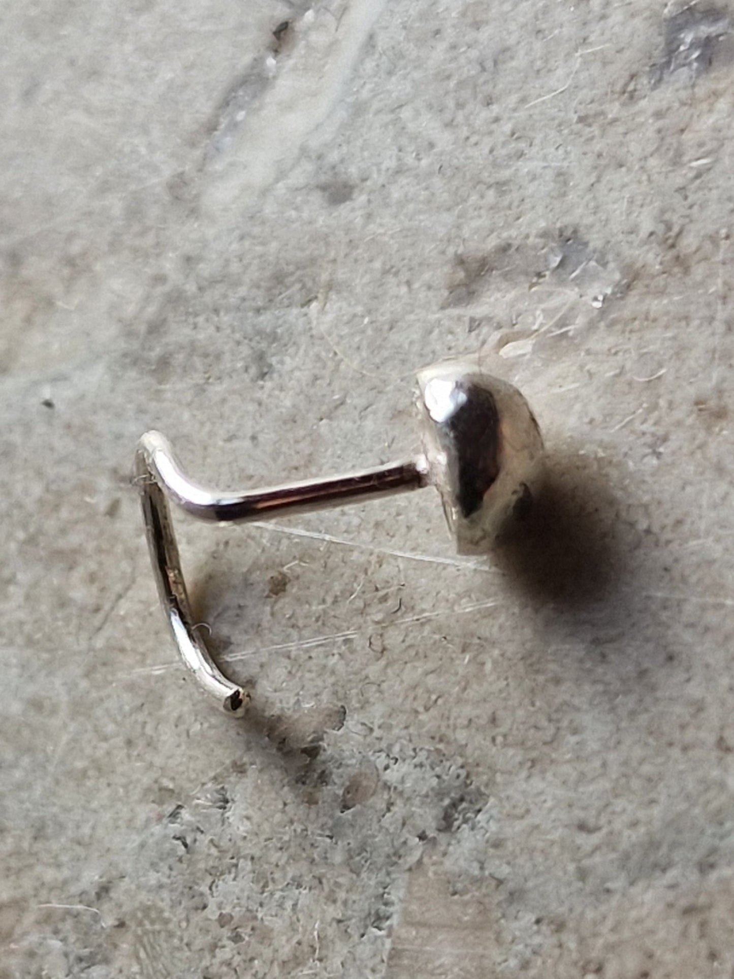 Debbie studs är bekväma  silverörhängen med platt baksida - Vatlings smycken