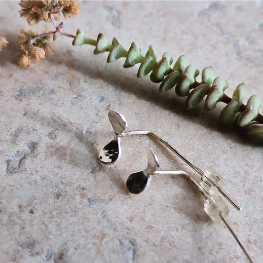 Josefin groddörhängen är nätta och söta, handgjorda av silver  - Vatlings smycken