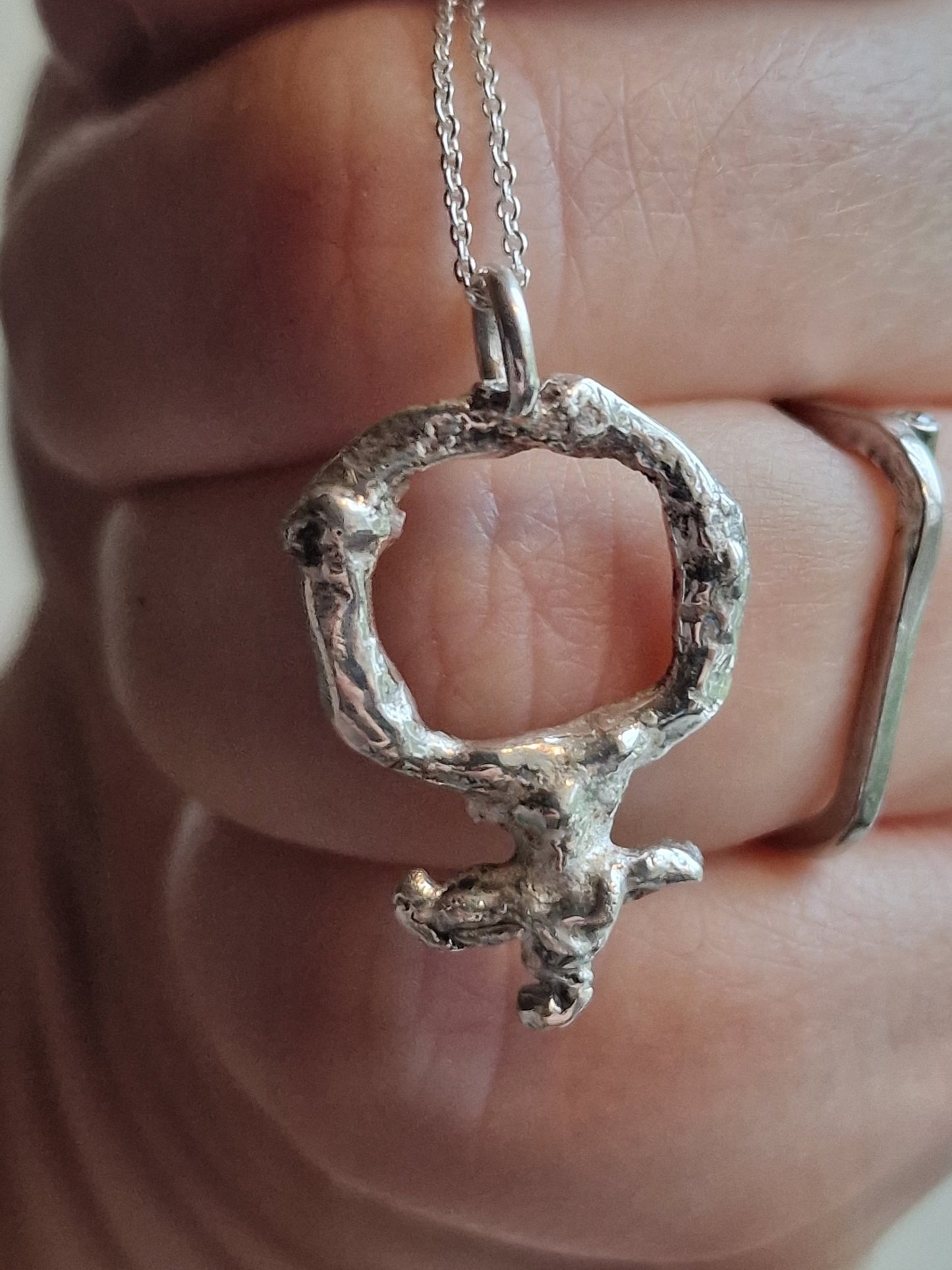 Unik rå feminhalsband, handgjord av återvunnet silver - Vatlings smycken