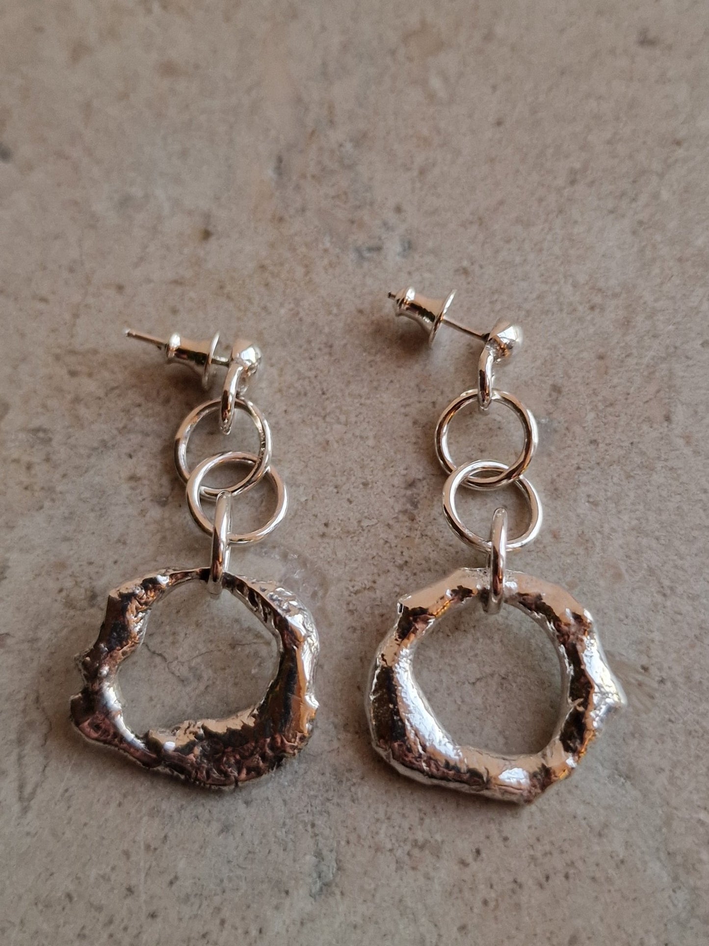 Unik rå örhängen, omsorgsfullt handgjorda av sterling silver - Vatlings smycken
