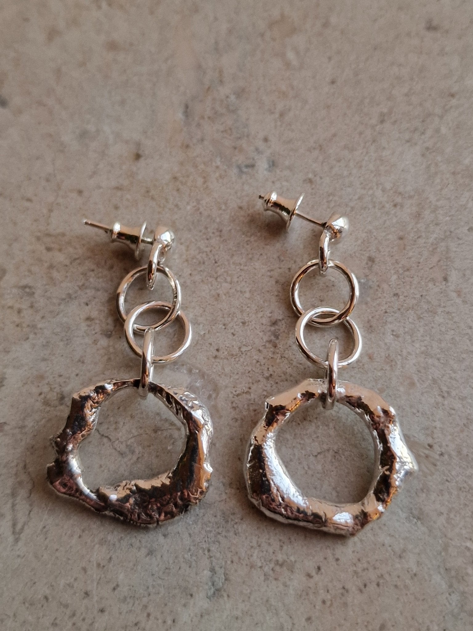 Unik rå örhängen, omsorgsfullt handgjorda av sterling silver - Vatlings smycken