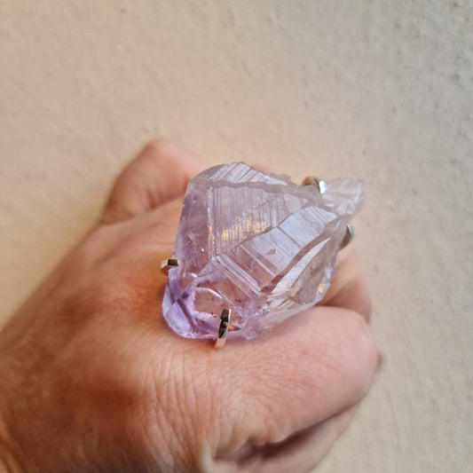 Unik stor ametistring är en riktig statementring - Vatlings smycken